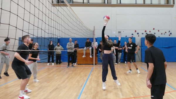 Neuntklässler der Alexander-von-Humboldt-Schule messen sich im Volleyball