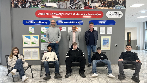 Neue Sitzgelegenheiten für die Pausenhalle