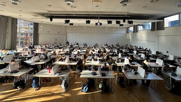 Humboldt-Schüler knobeln beim Känguru-Wettbewerb 